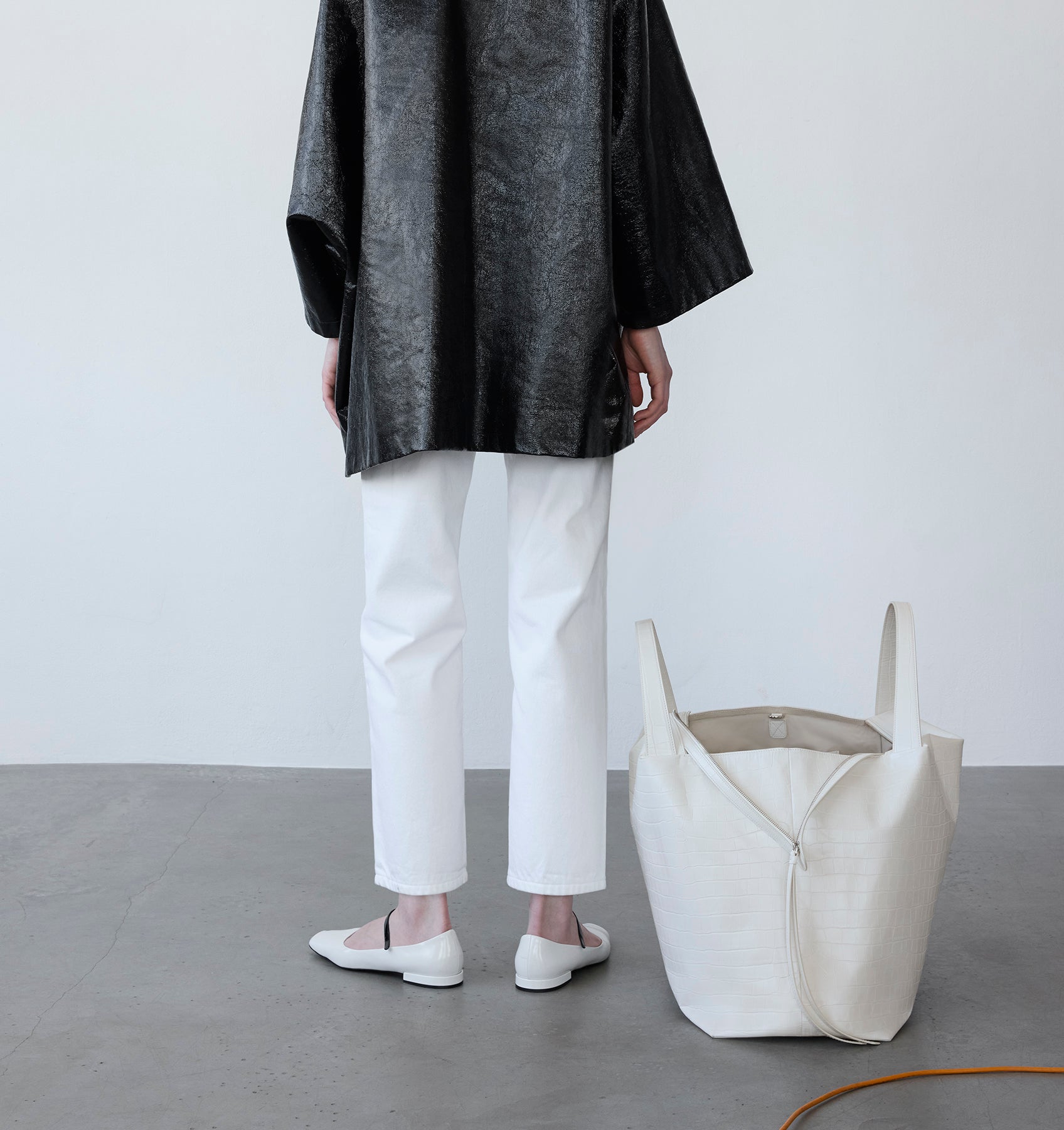 Model with the LA MAMA LM1 handbag in White Matte Croco on the floor.