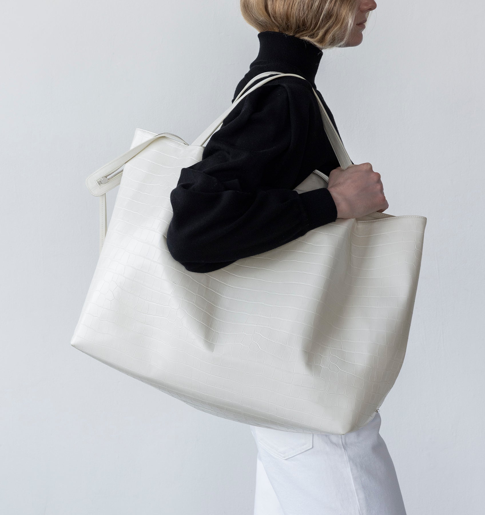 Model carrying the LA MAMA LM1 handbag in White Matte Croco over the shoulder.